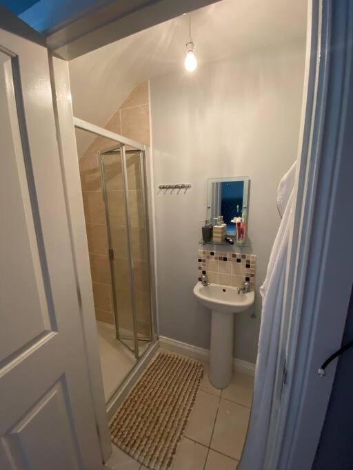 Cheerful 4-Bed Townhouse In Centre Of Newcastle Villa Newcastle  Buitenkant foto